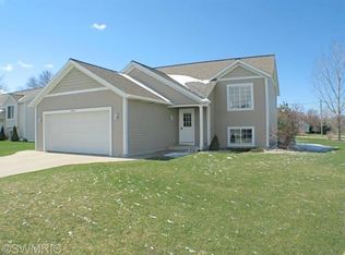 2071 Dover Ln, Zeeland, MI 49464
