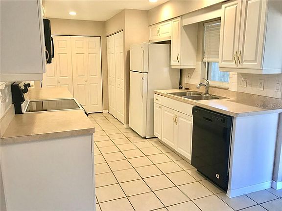4th image of 2933 Yorktown St