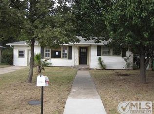 1611 Elizabeth St, Gainesville, TX 76240