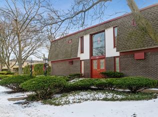 1001 Deerfield Rd APT 106, Deerfield, IL 60015