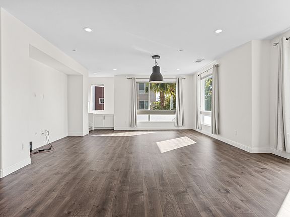 3rd image of 5668 Lexington Ave