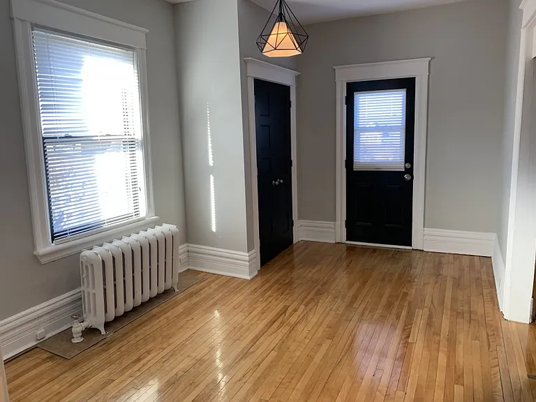 234 Charlotte St — Photo 9