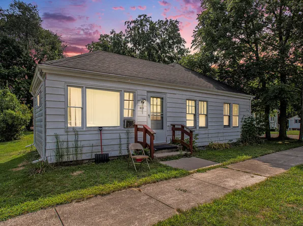 228 N 1st St, Cassopolis, MI 49031