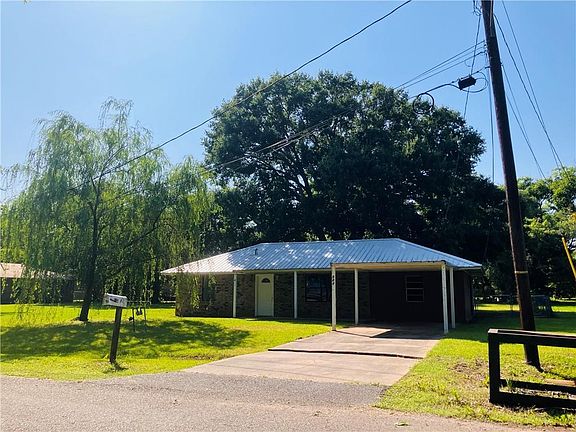 3rd image of 521 Willow Dr