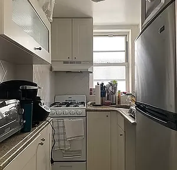 321 E 48th St #11C — Photo 9