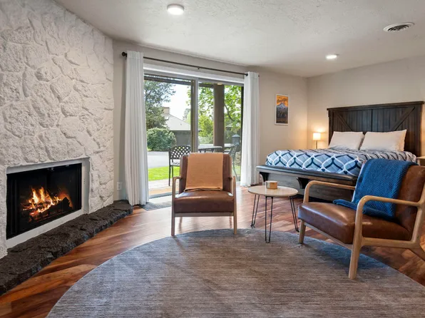 17654 Pinnacle Ln #16, Sunriver, OR 97707