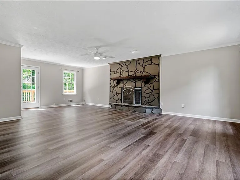 4752 Forest Glen Ct NE — Photo 5