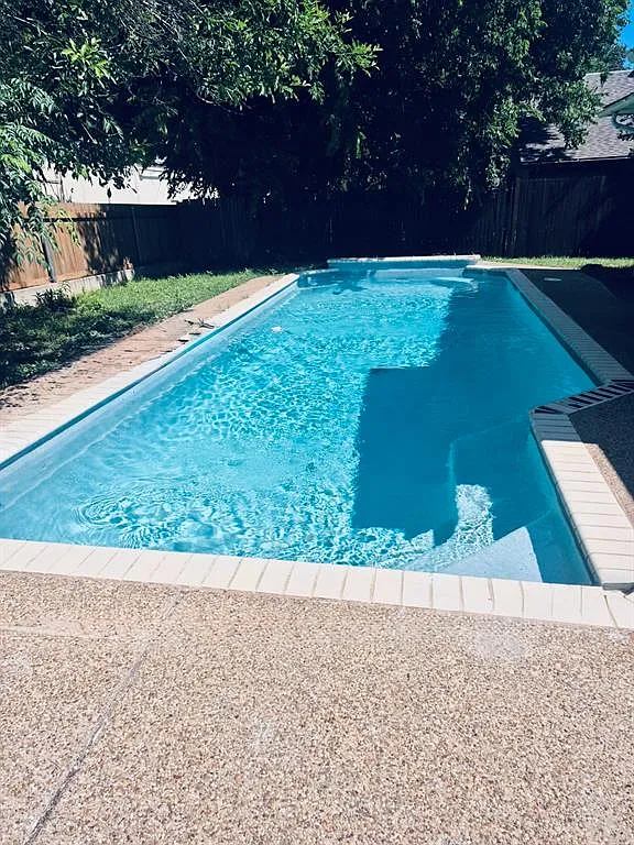 3 bed, 2.0 bath, 1795 sqft, $2,400 — Photo 4