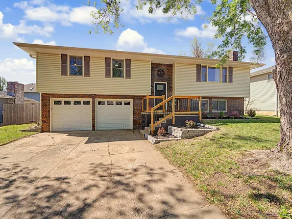 2120 Applewood Ln, Salina, KS 67401