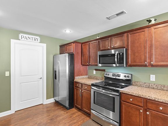 4th image of 2804 Blue Belle Ln.