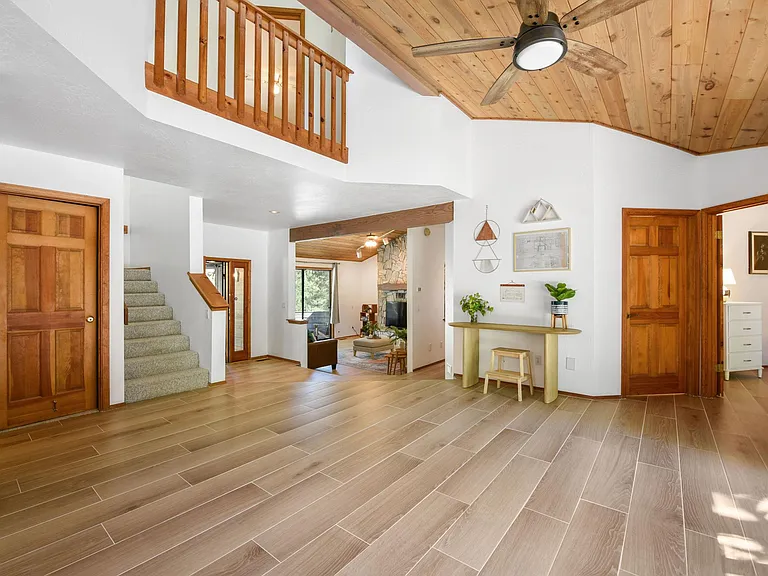Entrance / Dining Area