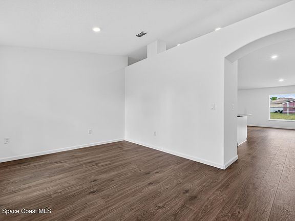 3rd image of 1098 Big Horn Cir NW