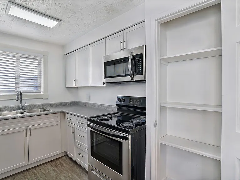 Morton Meadows — Photo 15