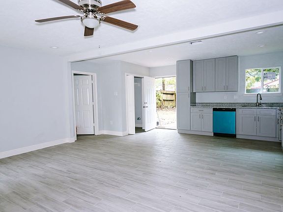 3rd image of 2213 Rosemead Dr