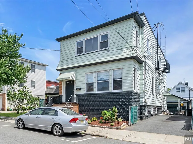 206 Highland Ave — Photo 2
