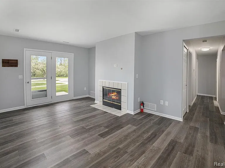 15054 Riverside Dr — Photo 6