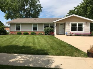 300 S Springinsguth Rd, Schaumburg, IL 60193