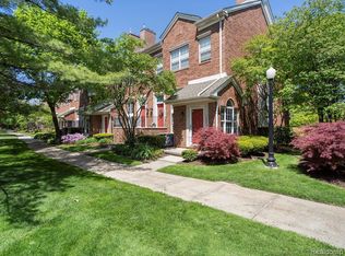 1524 Maryland Club Dr #1, Royal Oak, MI 48067