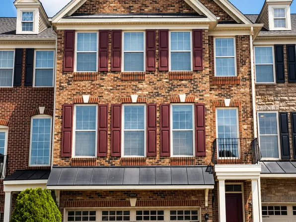 24970 Glasgow Heights Ter, Chantilly, VA 20152