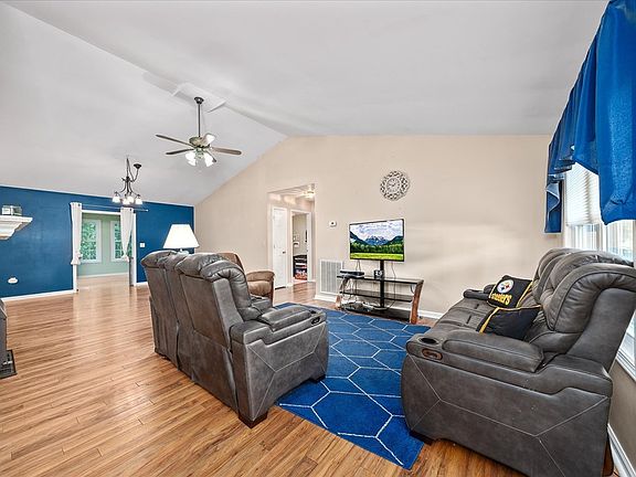 2nd image of 450 Southridge Cir
