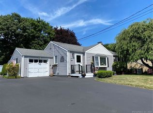 3 Woodvale Road Ext, Branford, CT 06405