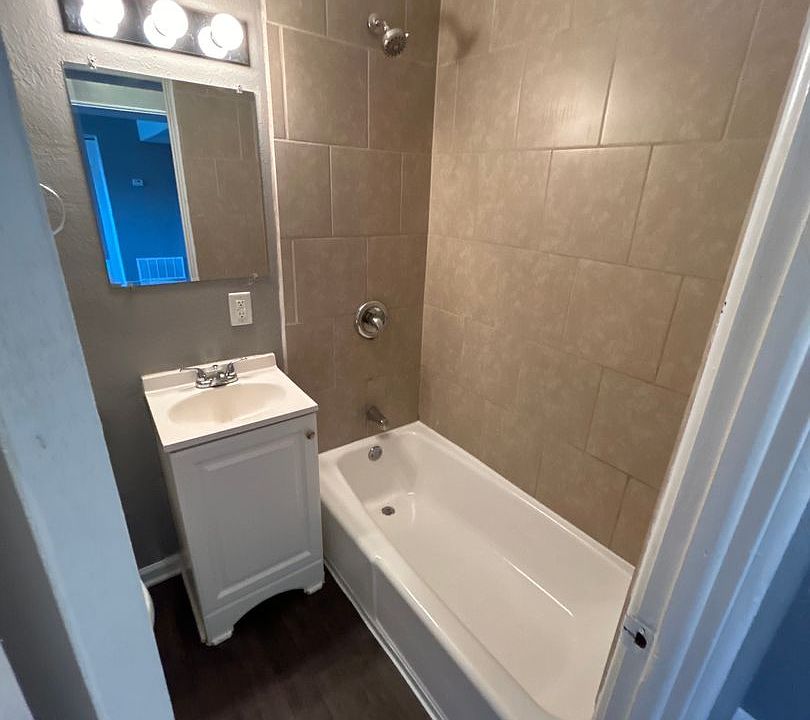 1st image of 1045 Forest Ct APT 11