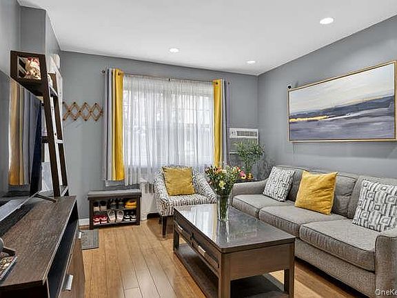 4th image of 252-23 63rd Avenue #1081