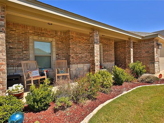 3rd image of 334 Whiterock Dr