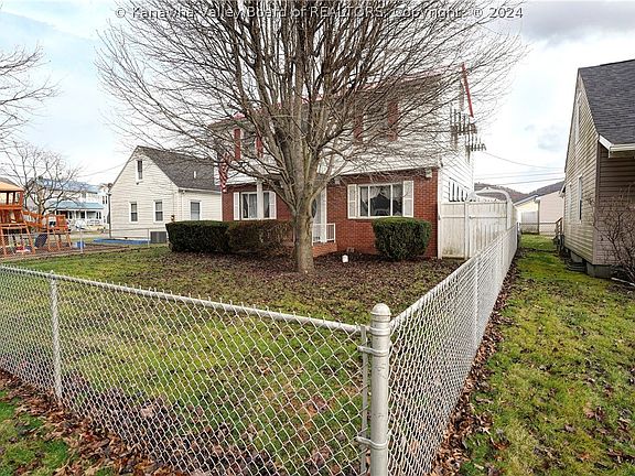 4th image of 4404 Washington Ave SE