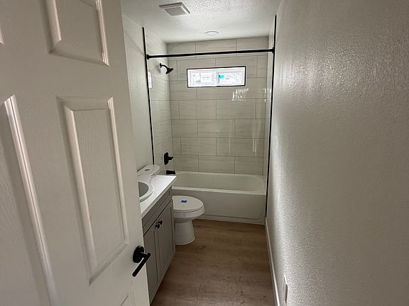 4th image of 1842 Arcadian Ave #6