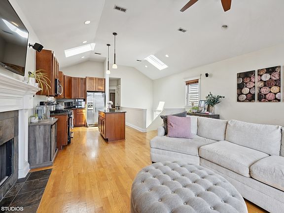 5th image of 3316 N Clifton Ave #3