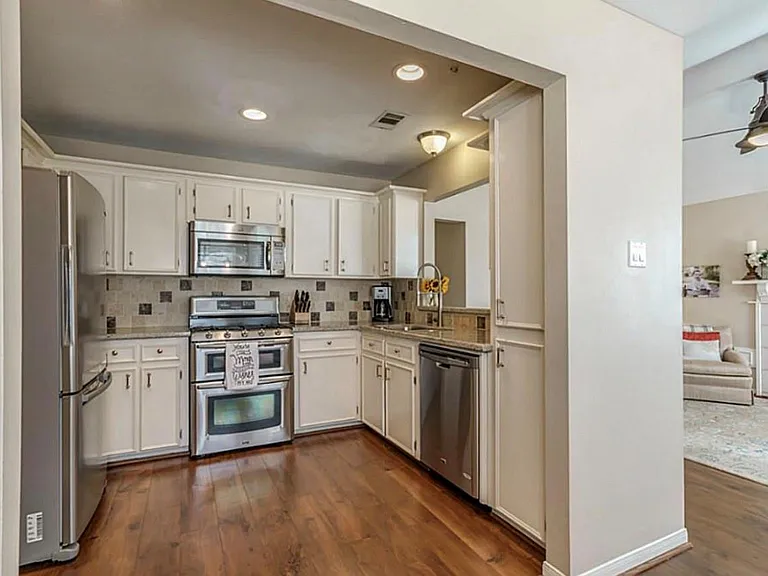 28 Fallenstone Dr — Photo 8