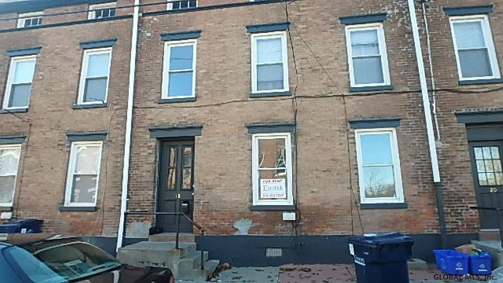 1 bed, 1000 sqft, $1,350 — Photo 1