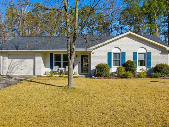 121 Aylesbury Rd, Goose Creek, SC 29445