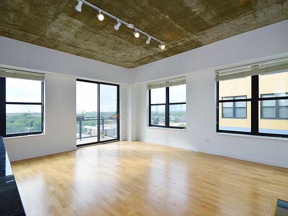 2nd image of 1122 W Catalpa Ave APT 913