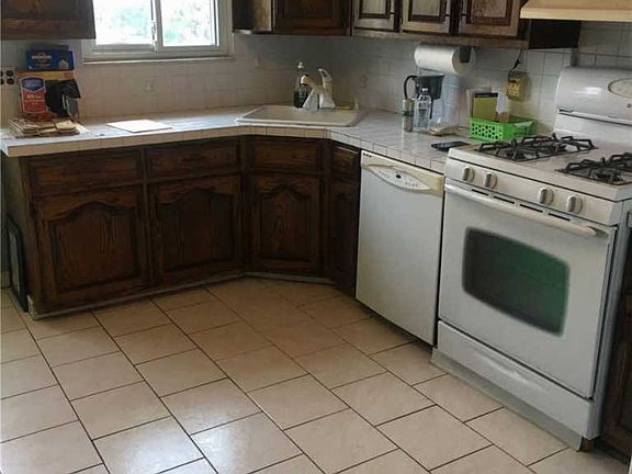 4th image of 5 Deer Lake Dr
