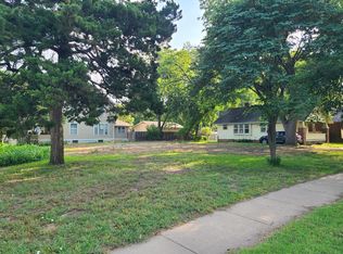 604 N Main St, Lindsborg, KS 67456
