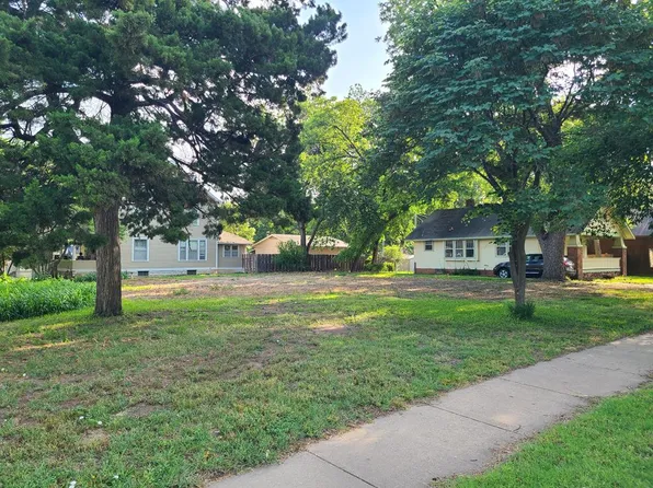 604 N Main St, Lindsborg, KS 67456