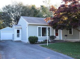 91 Belleview Ave, Tiverton, RI 02878