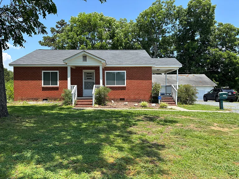 13905 Fairview Rd — Photo 2