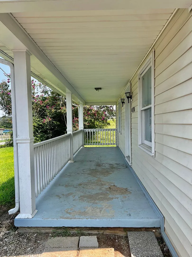 Available August 15! 3 Bedroom Home Near Downtown Clarksville — Photo 4