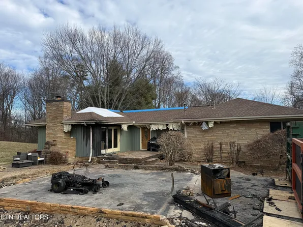 1327 N Briscoe Cir, Knoxville, TN 37912