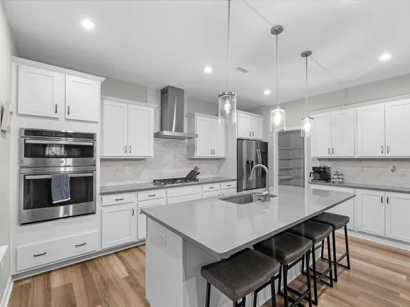 393 Badger Pass Dr, Clayton, NC 27527