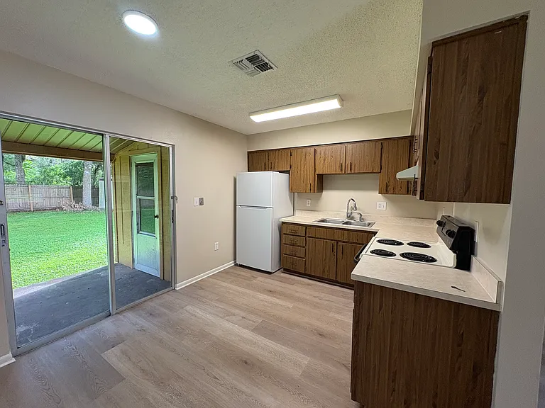 20015 Suncrest Dr — Photo 7