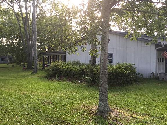 Double deep garage, Covered porch in backyard 