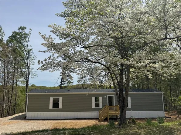 5787 Davis Rd, Walkertown, NC 27051