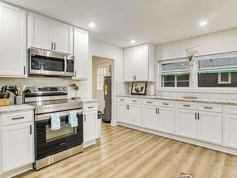 814 W Gonzalez St — Photo 21