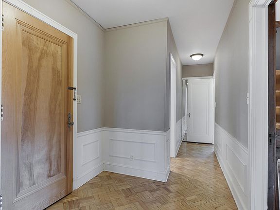 2nd image of 1085 1/2 Grand Ave