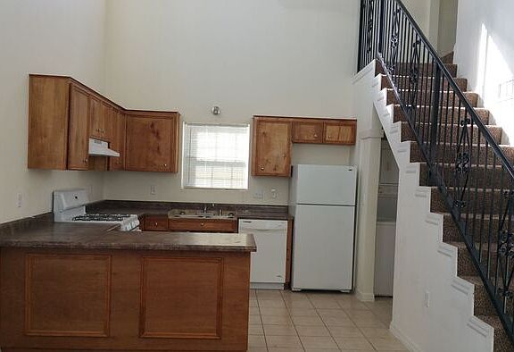 2nd image of 2413 Tremont Ave #B1