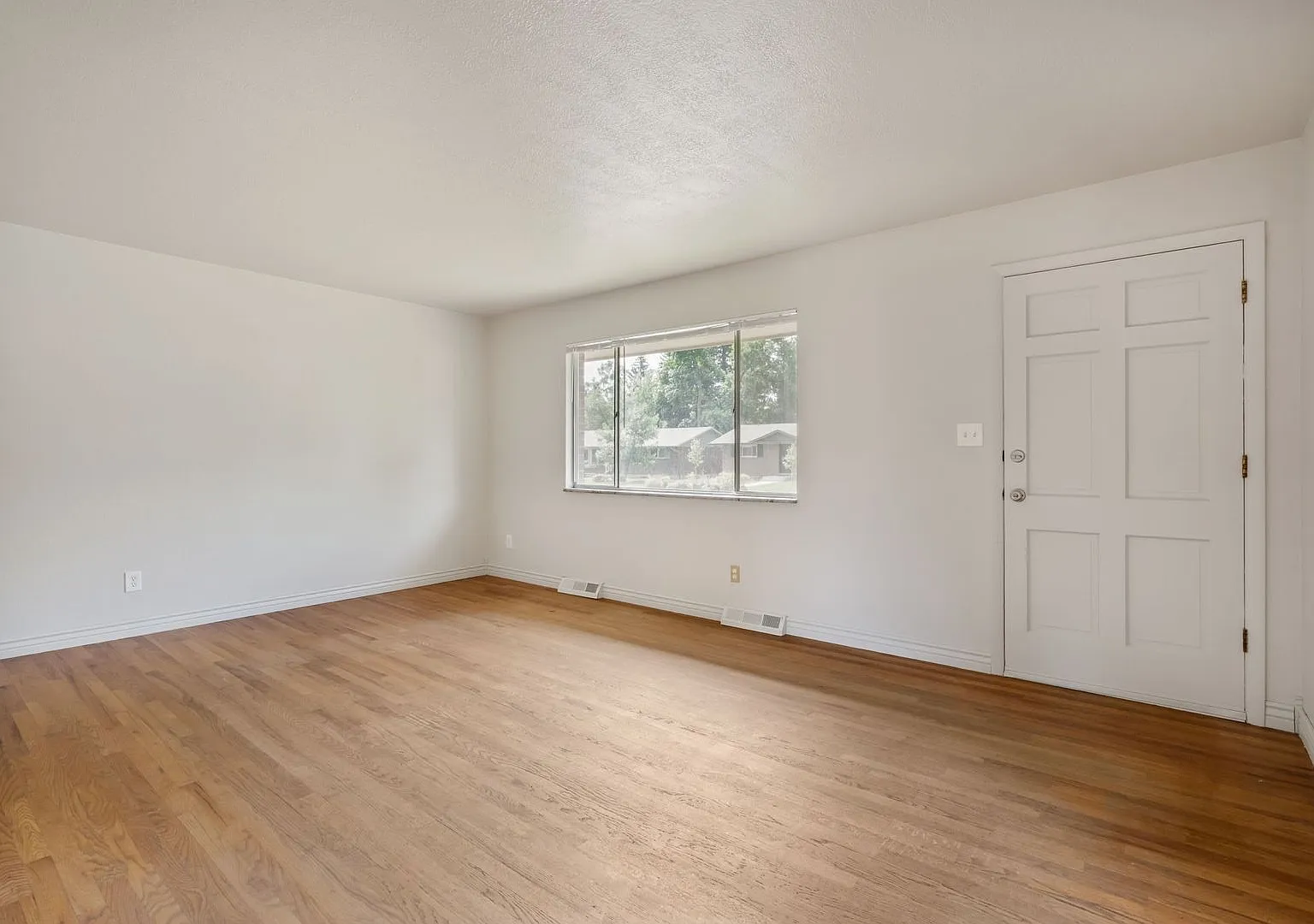 Spacious 5 bedroom home- Central Fort Collins — Photo 3